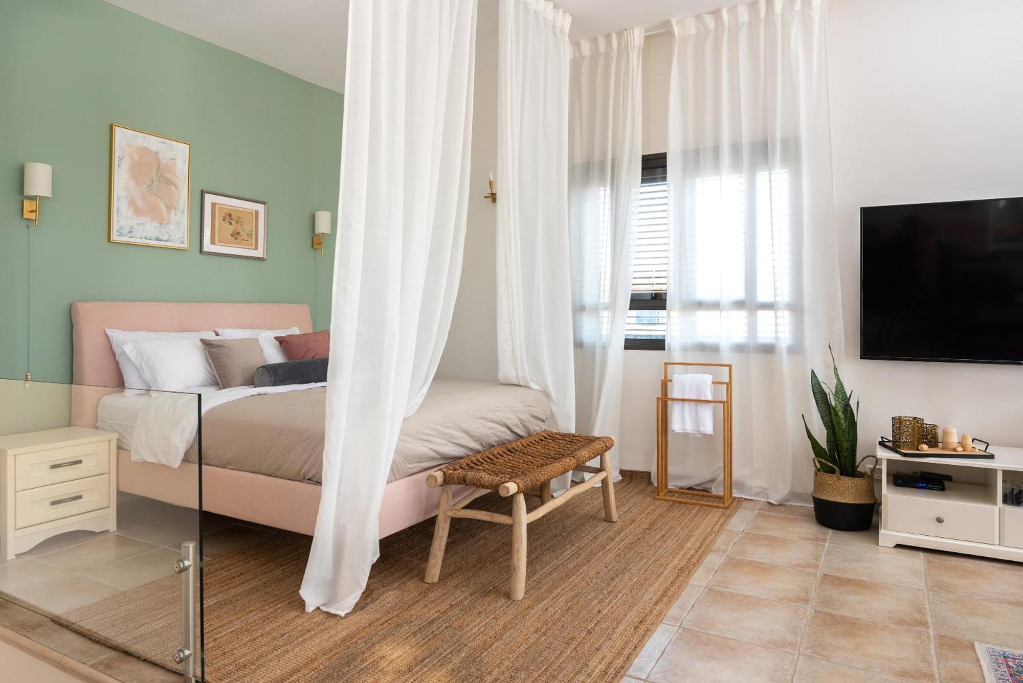Bar-On Vacation Resort - Nature, Culture, Tours & Tastes Near Nahariyya - בר-און ריזורט, בתי מפונים , טבע, תרבות, סיורים וקולינריה Ben 'Ammi Pokoj fotografie
